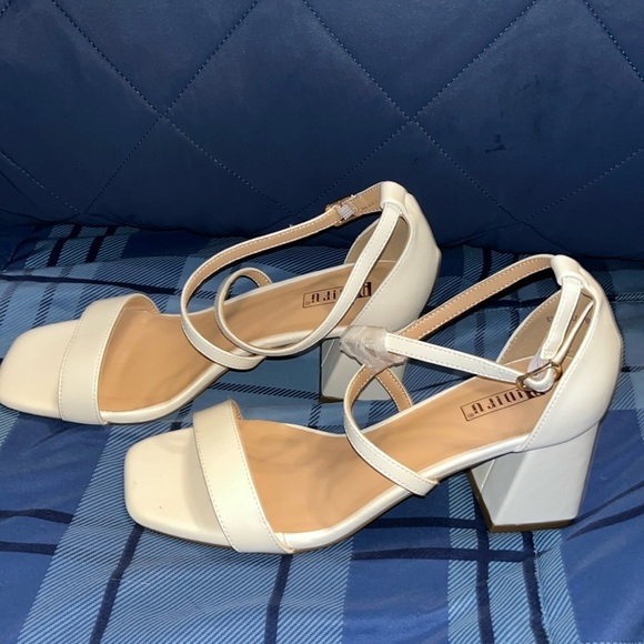 NEW Elegant White Block Heel Sandals Size 8.5 - Picture 3 of 7